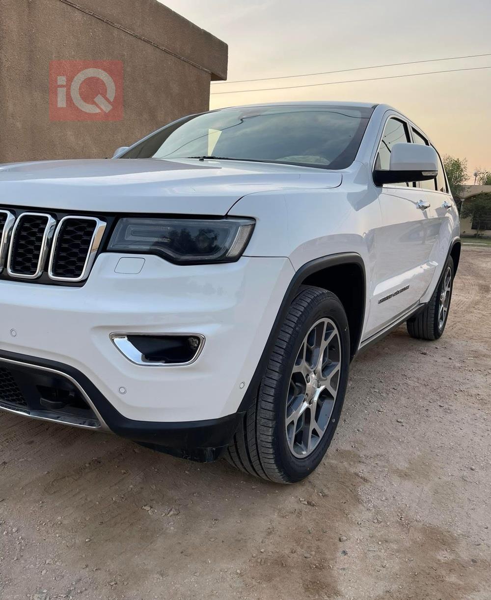 جیپ گراند شیرۆکی